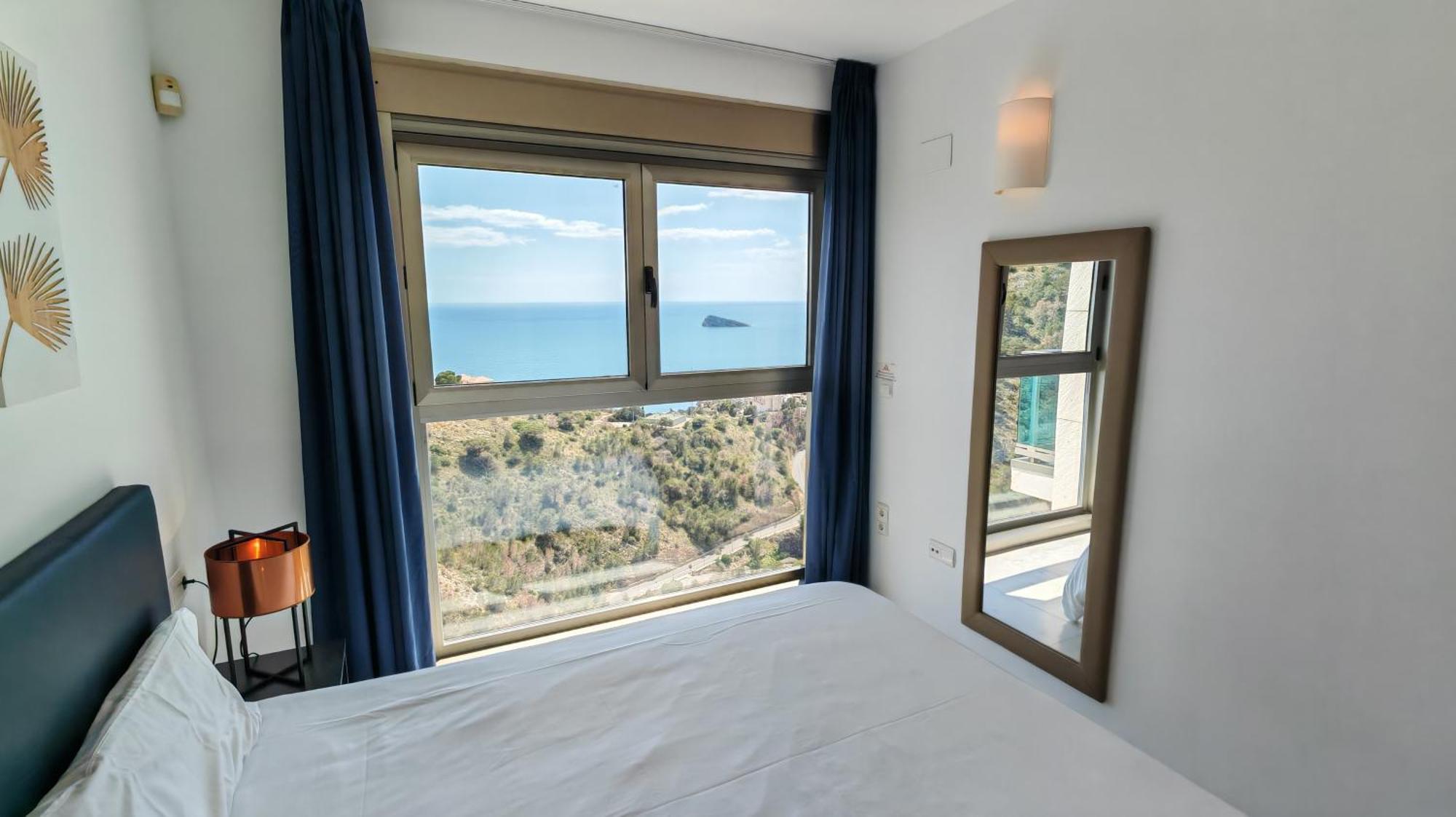 High Rise - Sea Views - Torre Lugano