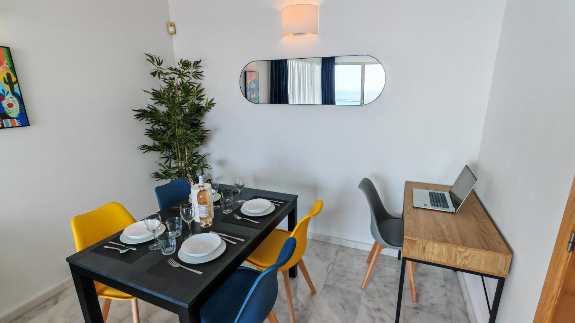 Apartment High Rise - Sea Views - Torre Lugano *